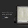 V-TAC 30W fekete házas napelemes LED reflektor, szolár fényvető távirányítóval, hideg fehér - 7829